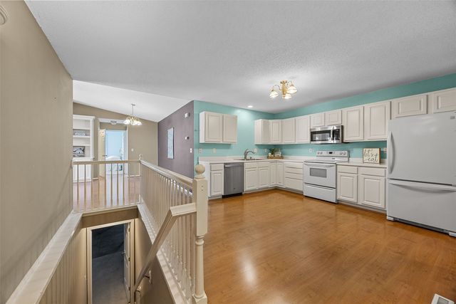 1027 74th Street NE, Cedar Rapids, IA 52402