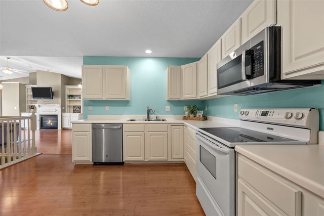 1027 74th Street NE, Cedar Rapids, IA 52402