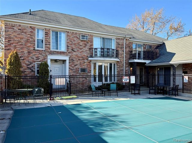 2344 W 14 Mile Road 7, Royal Oak, MI 48073
