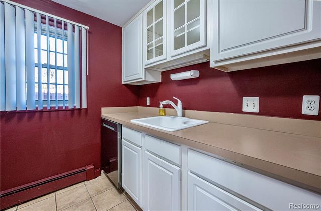 2344 W 14 Mile Road 7, Royal Oak, MI 48073