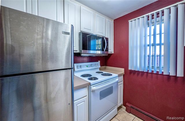 2344 W 14 Mile Road 7, Royal Oak, MI 48073