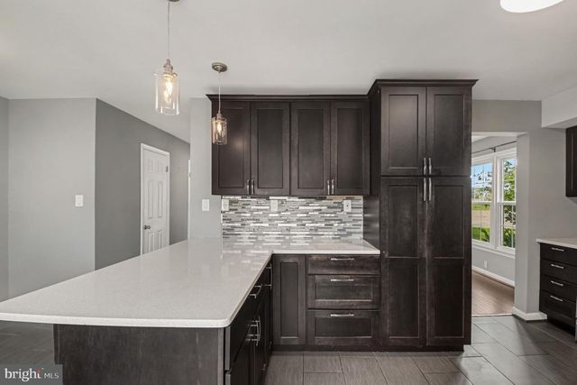 301 CLAY ST, Fredericksburg, VA 22408