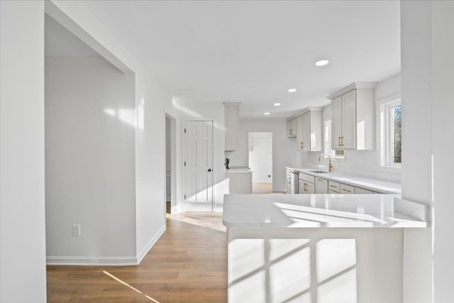 1676 MILLER FARMS RD, Germantown, TN 38138