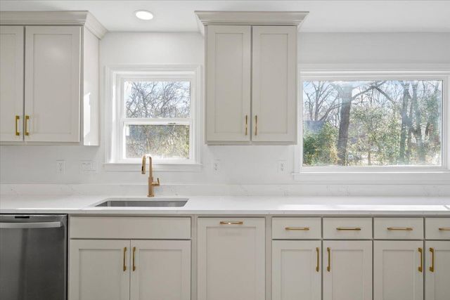 1676 MILLER FARMS RD, Germantown, TN 38138