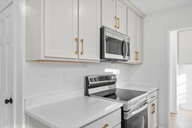 1676 MILLER FARMS RD, Germantown, TN 38138