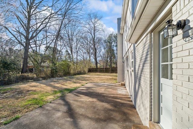 1676 MILLER FARMS RD, Germantown, TN 38138