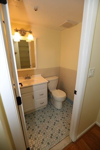62 South St 15, Quincy, MA 02169
