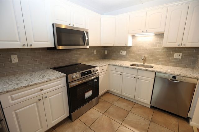 62 South St 15, Quincy, MA 02169