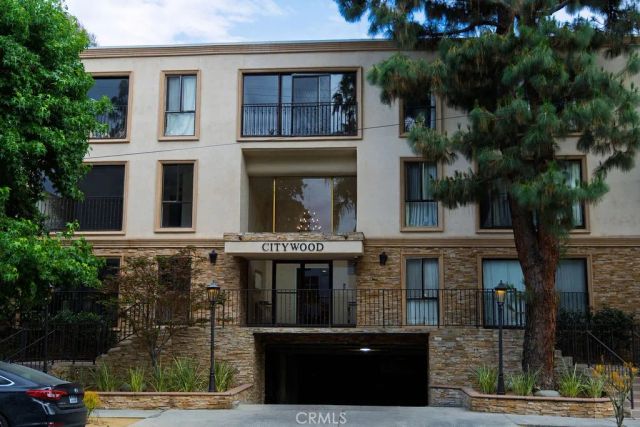 15344 Weddington Street 104, Sherman Oaks, CA 91411