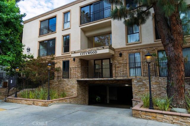15344 Weddington Street 104, Sherman Oaks, CA 91411