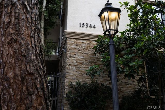 15344 Weddington Street 104, Sherman Oaks, CA 91411
