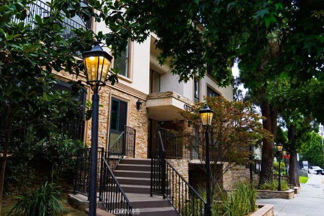 15344 Weddington Street 104, Sherman Oaks, CA 91411