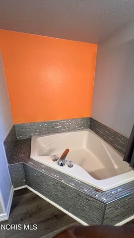 6110 Suffolk Lane, Maumee, OH 43537