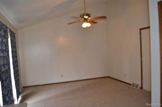 1119 River Valley Dr Drive, Flint, MI 48532