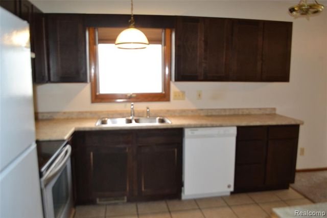 1119 River Valley Dr Drive, Flint, MI 48532