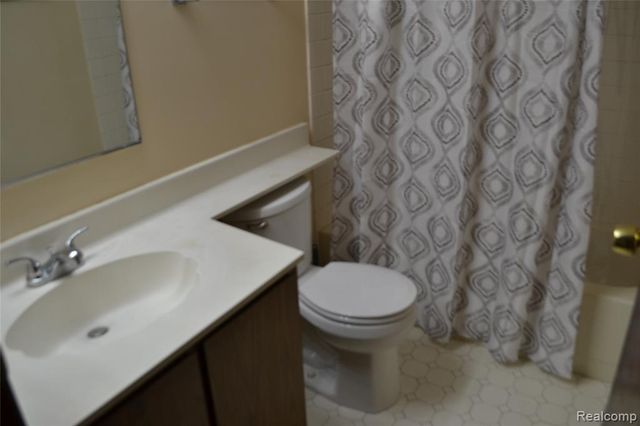 1119 River Valley Dr Drive, Flint, MI 48532
