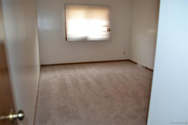 1119 River Valley Dr Drive, Flint, MI 48532