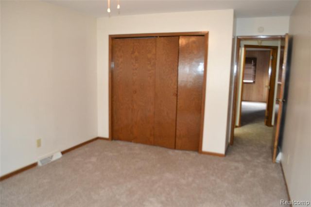 1119 River Valley Dr Drive, Flint, MI 48532