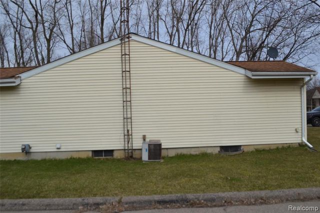 1119 River Valley Dr Drive, Flint, MI 48532