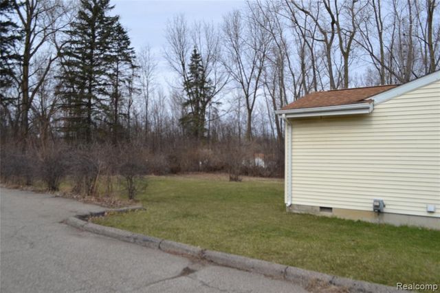 1119 River Valley Dr Drive, Flint, MI 48532
