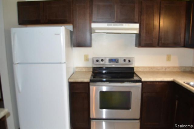 1119 River Valley Dr Drive, Flint, MI 48532