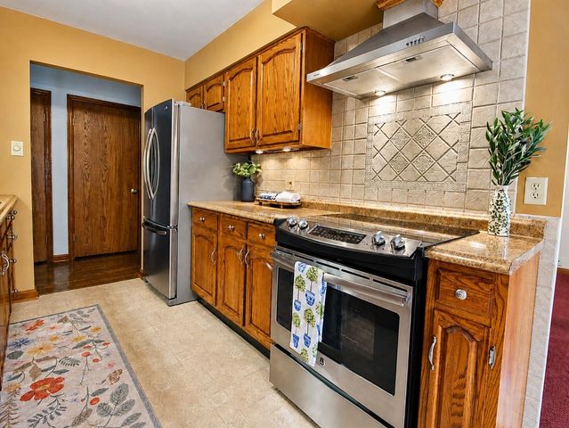 7927 Taney Place, Merrillville, IN 46410
