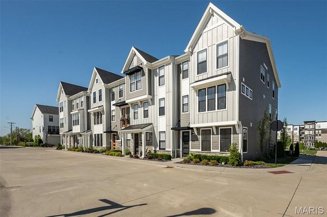 1329 W Gateway Heights, Richmond Heights, MO 63144