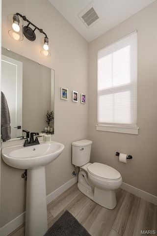 1329 W Gateway Heights, Richmond Heights, MO 63144