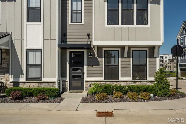 1329 W Gateway Heights, Richmond Heights, MO 63144