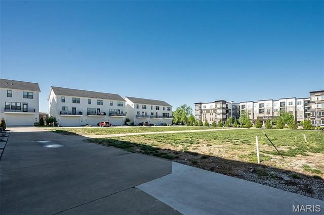 1329 W Gateway Heights, Richmond Heights, MO 63144