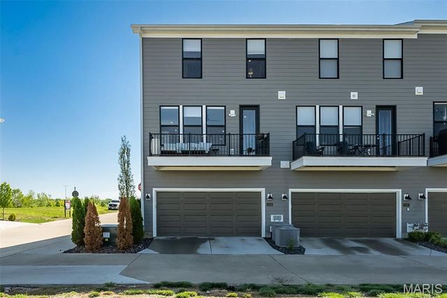 1329 W Gateway Heights, Richmond Heights, MO 63144