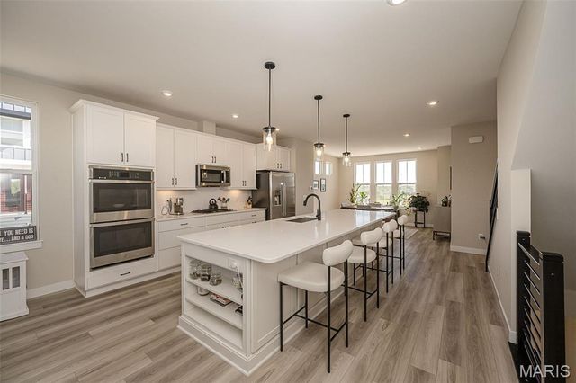 1329 W Gateway Heights, Richmond Heights, MO 63144