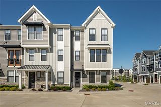 1329 W Gateway Heights, Richmond Heights, MO 63144