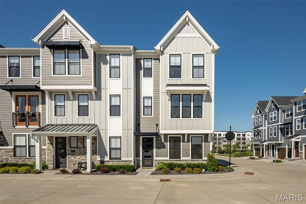 1329 W Gateway Heights, Richmond Heights, MO 63144