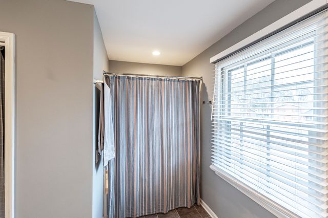 124 Anchor Dr, Hendersonville, TN 37075