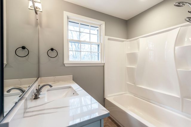 124 Anchor Dr, Hendersonville, TN 37075