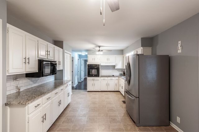 124 Anchor Dr, Hendersonville, TN 37075