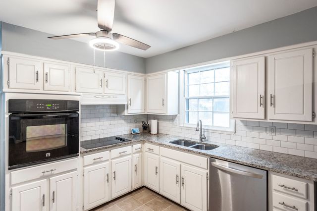 124 Anchor Dr, Hendersonville, TN 37075