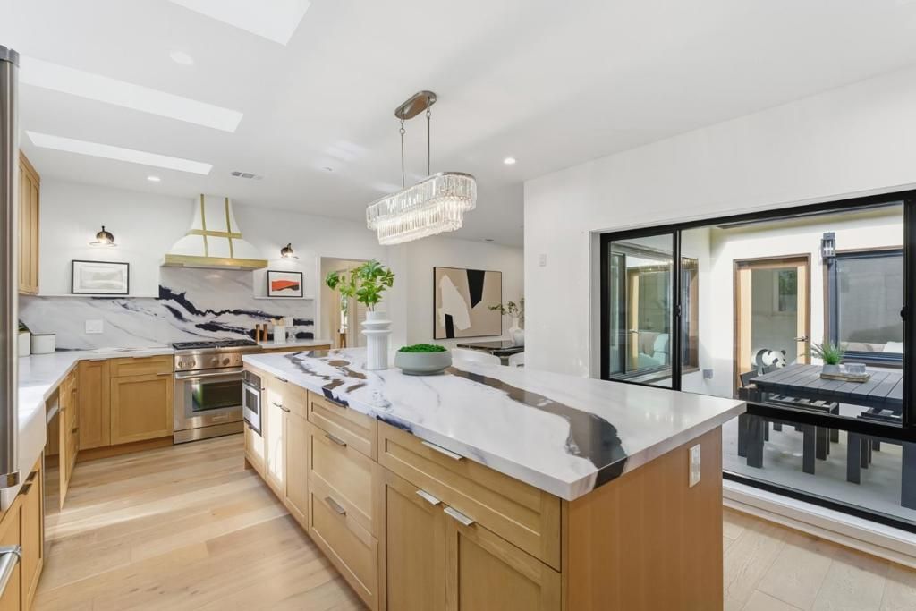 194 Oak Court, Menlo Park, CA 94025