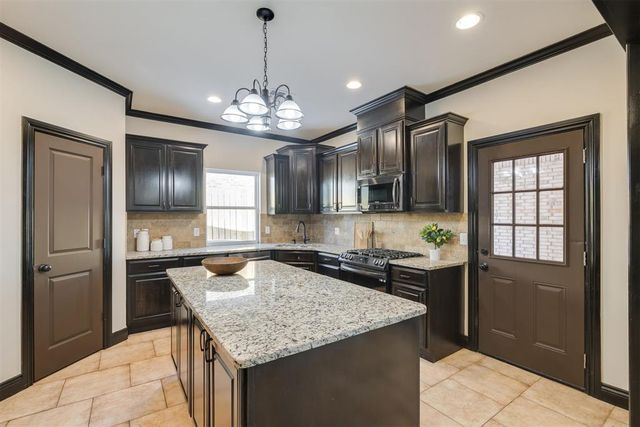 2313 E Kellan Court Terrace, Mustang, OK 73064
