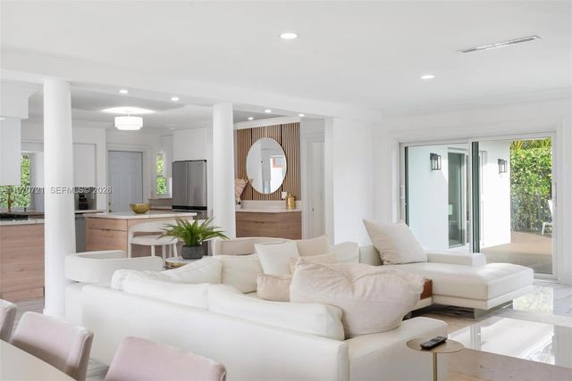 1001 NE 86th St, Miami, FL 33138