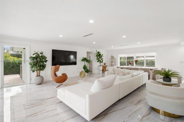 1001 NE 86th St, Miami, FL 33138