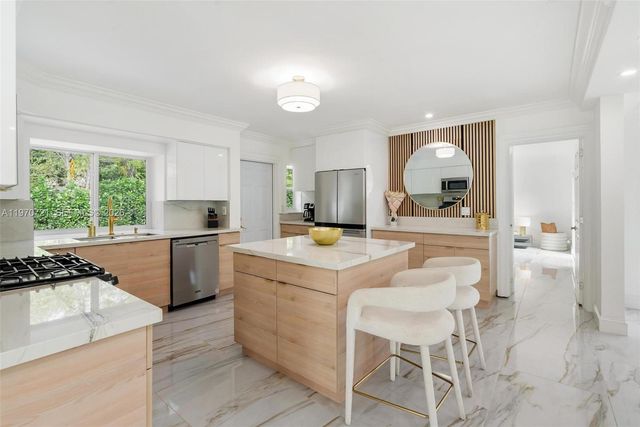 1001 NE 86th St, Miami, FL 33138