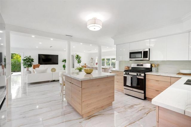 1001 NE 86th St, Miami, FL 33138