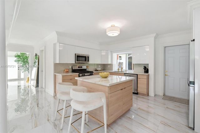 1001 NE 86th St, Miami, FL 33138