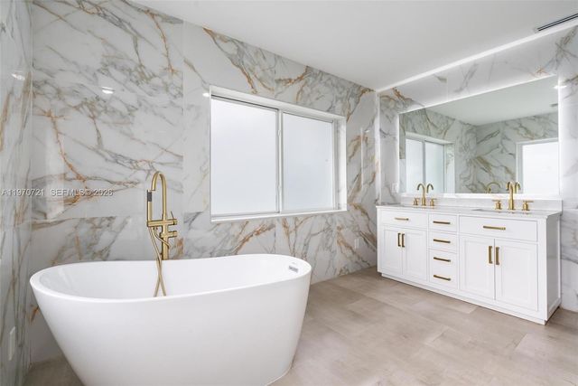 1001 NE 86th St, Miami, FL 33138