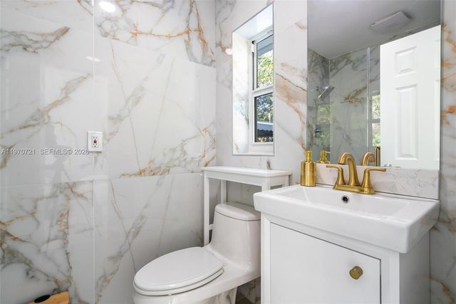 1001 NE 86th St, Miami, FL 33138