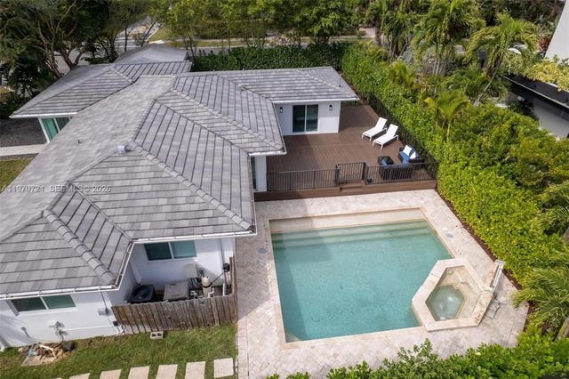 1001 NE 86th St, Miami, FL 33138