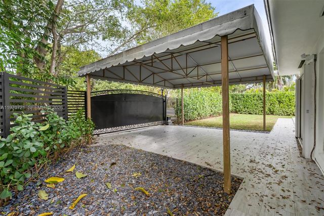 1001 NE 86th St, Miami, FL 33138