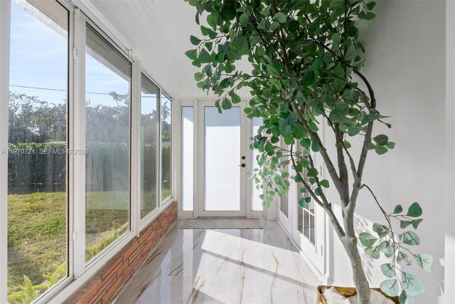 1001 NE 86th St, Miami, FL 33138